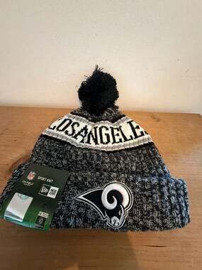New Era NFL On Field Los Angeles Rams Black White Sport Knit Pom Beanie Hat NWT